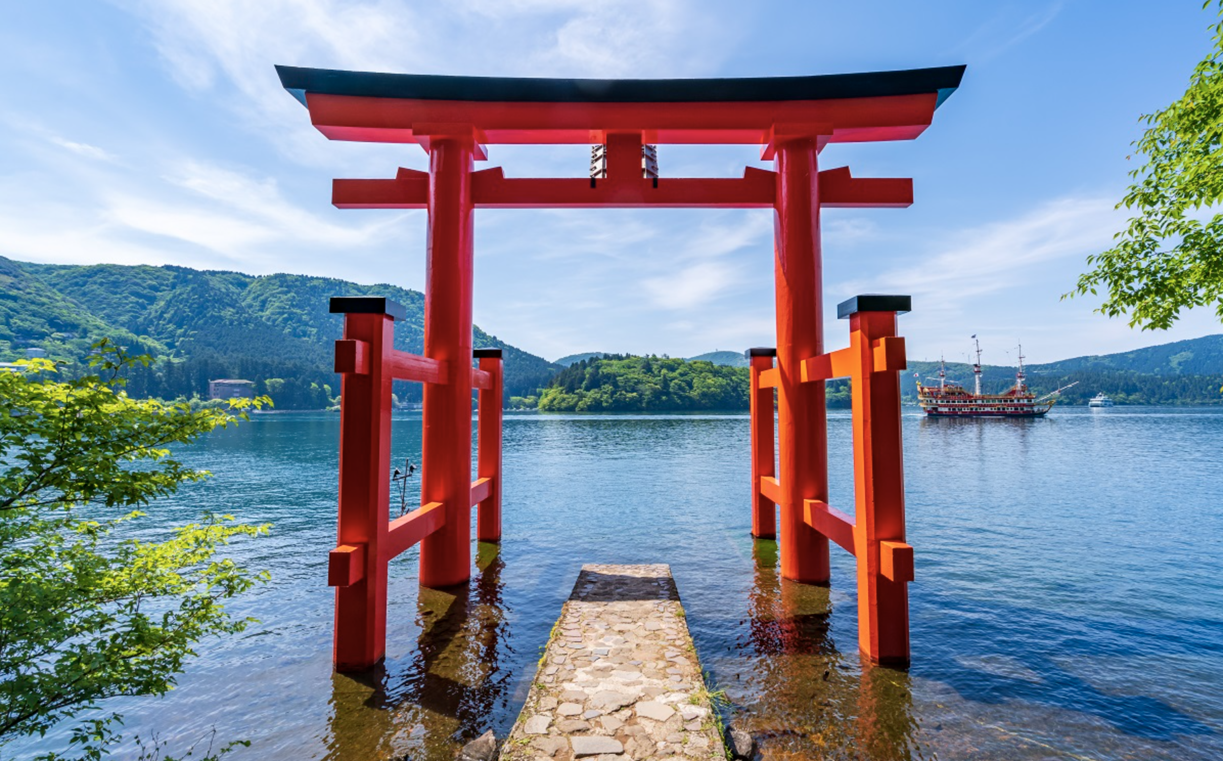 「箱根神社（九頭龍神社）・平和の鳥居」縁結び